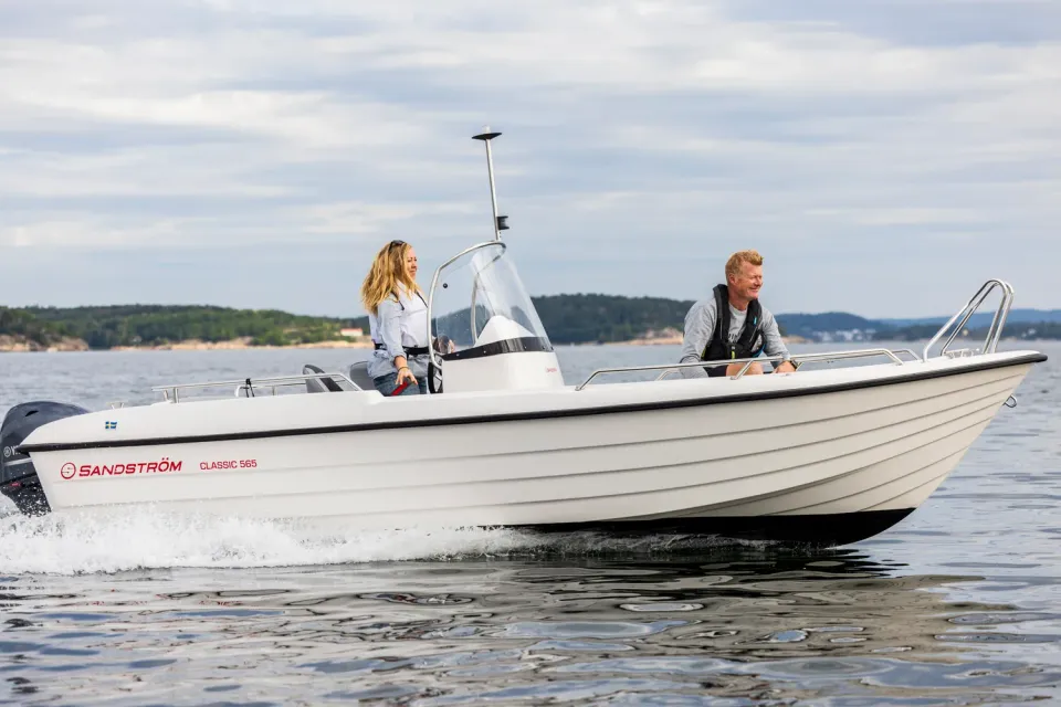 Sandström Classic 565 styrpultbåd midterpult – stabil fiskebåd