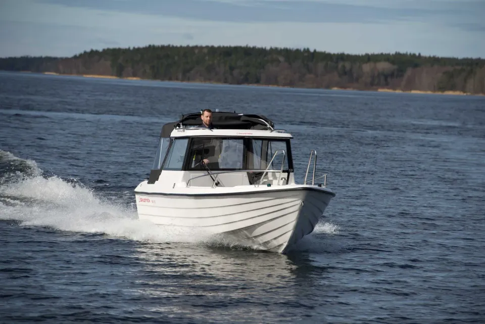 Sandström 565 CC båd med kahyt til 4 personer